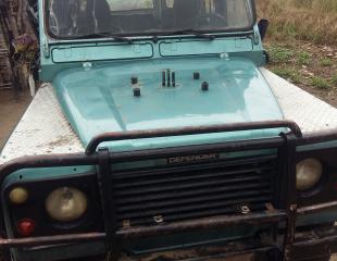 Location véhicule Land rover defender pour les courses des fermes et tourismes...